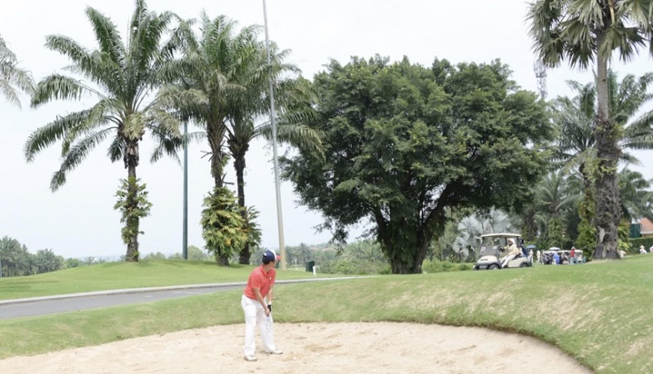 Hướng dẫn cách thoát khỏi bunker ướt dành cho golf thủ