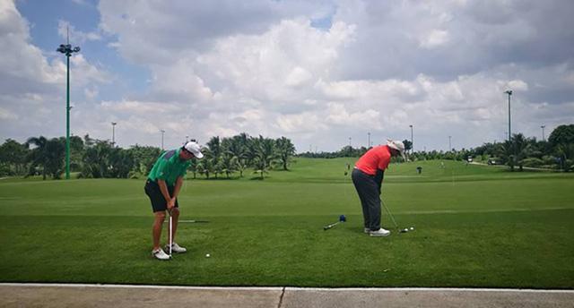 Chia sẻ chiến thuật trên sân golf đối diện với bẫy