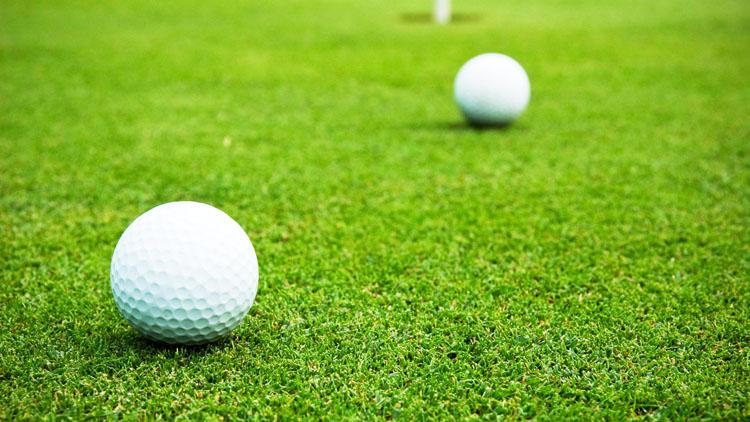 Phải làm gì khi 2 bóng golf va chạm nhau?