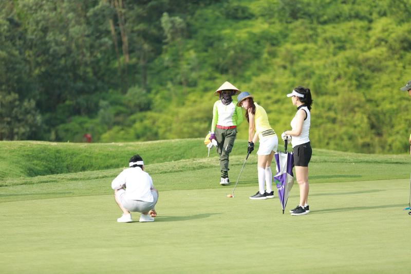 Vận dụng luật chơi golf trên green để có cú Putt ấn tượng