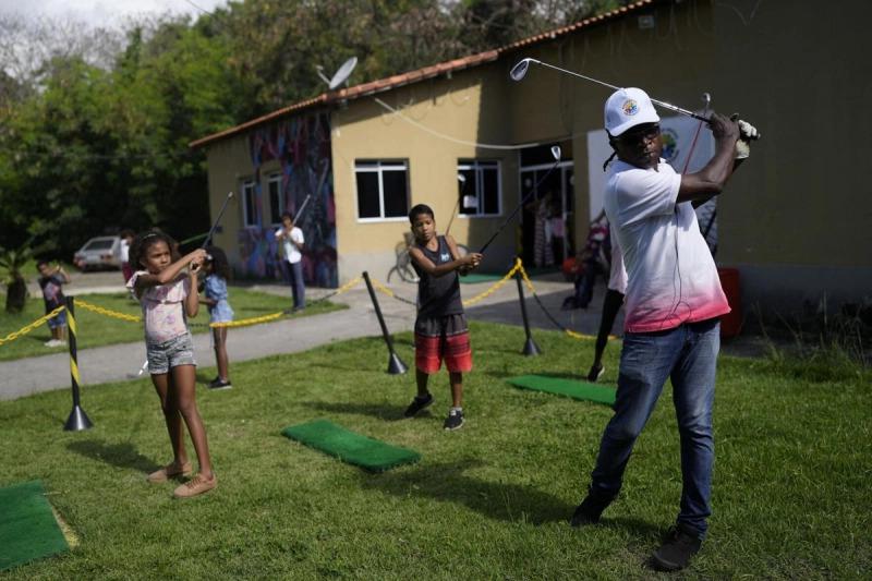 Lớp dạy golf trẻ em trong khu ổ chuột ở Rio