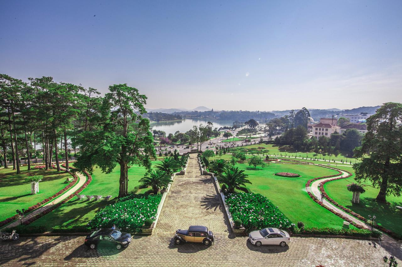 Đặt tee off sân Dalat Palace Golf Club 9 hố trong tuần