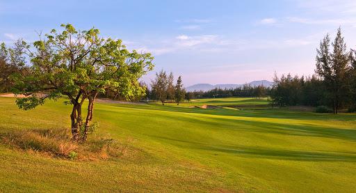 Đặt tee off sân Golf Montgomerie Links Đà Nẵng trong tuần