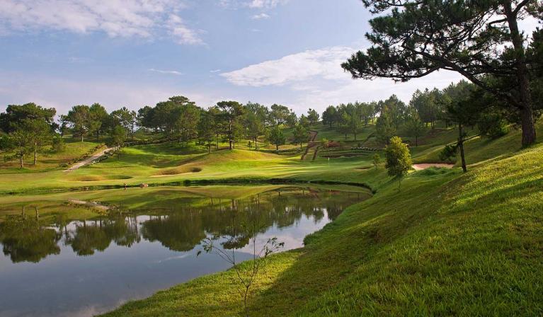 Sân Golf Da Lat Palace Golf Club 18 hố trong tuần
