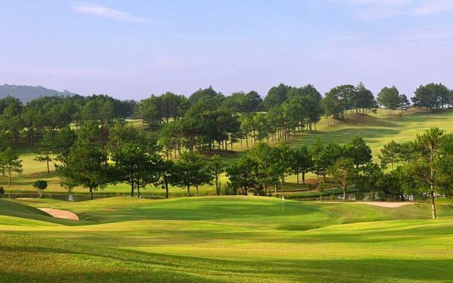 Đặt sân Dalat Palace Golf 18 hố cho khách của hội viên ngày thường