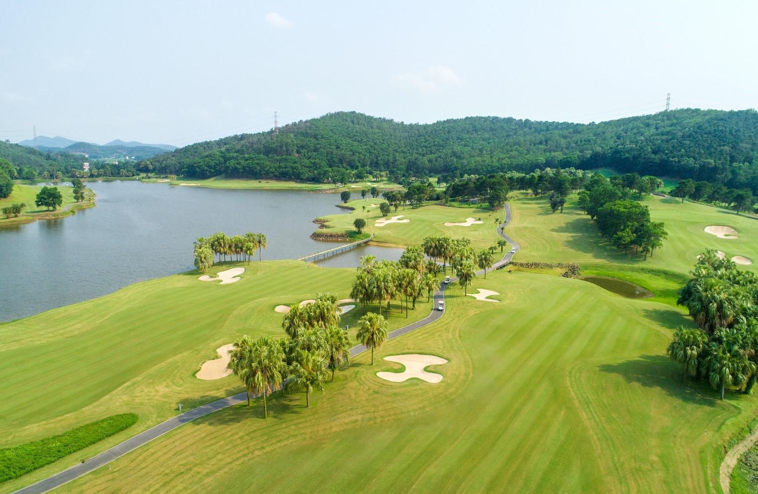 Tee off sân golf Chí Linh Hải Dương 36 hố cuối tuần