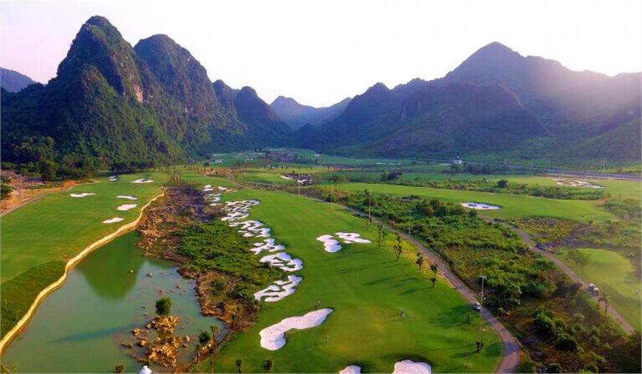 Tee off sân golf Kim Bảng 18 hố - Cuối tuần