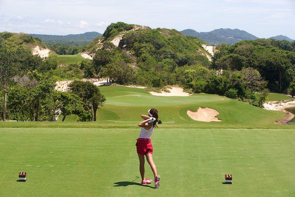 Đặt tee off sân golf The Bluffs Hồ Tràm- 27 hố 