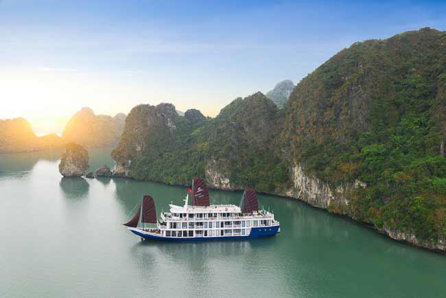 Lịch trình tham quan 2N1Đ trên du thuyền 5 sao Lapinta Luxury